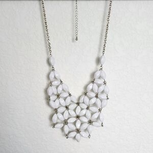 Elegant White Floral Necklace